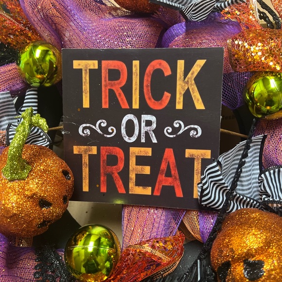 New super cute Halloween wreath!! - Picture 2 of 3